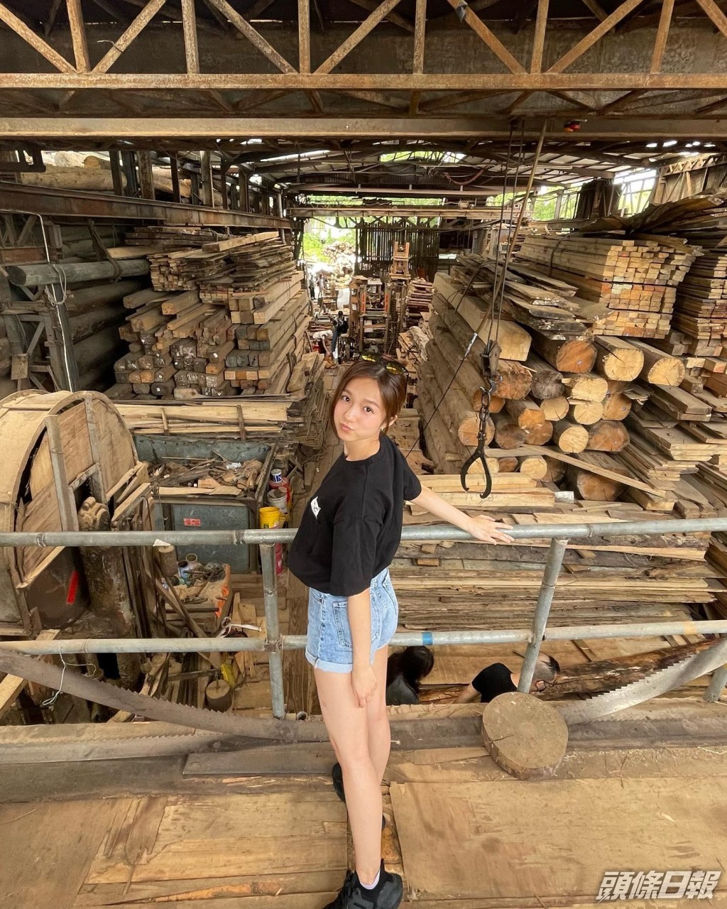 鄧卓殷除了肌肉吸睛，一對長腿都絕不輸蝕。